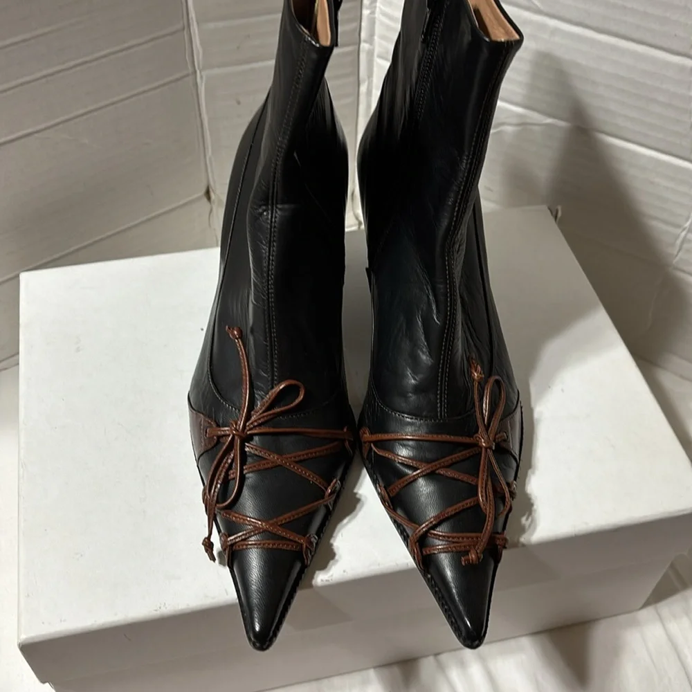 Elegant Black Ankle Boots with Brown Accents - Picture 2 of 13